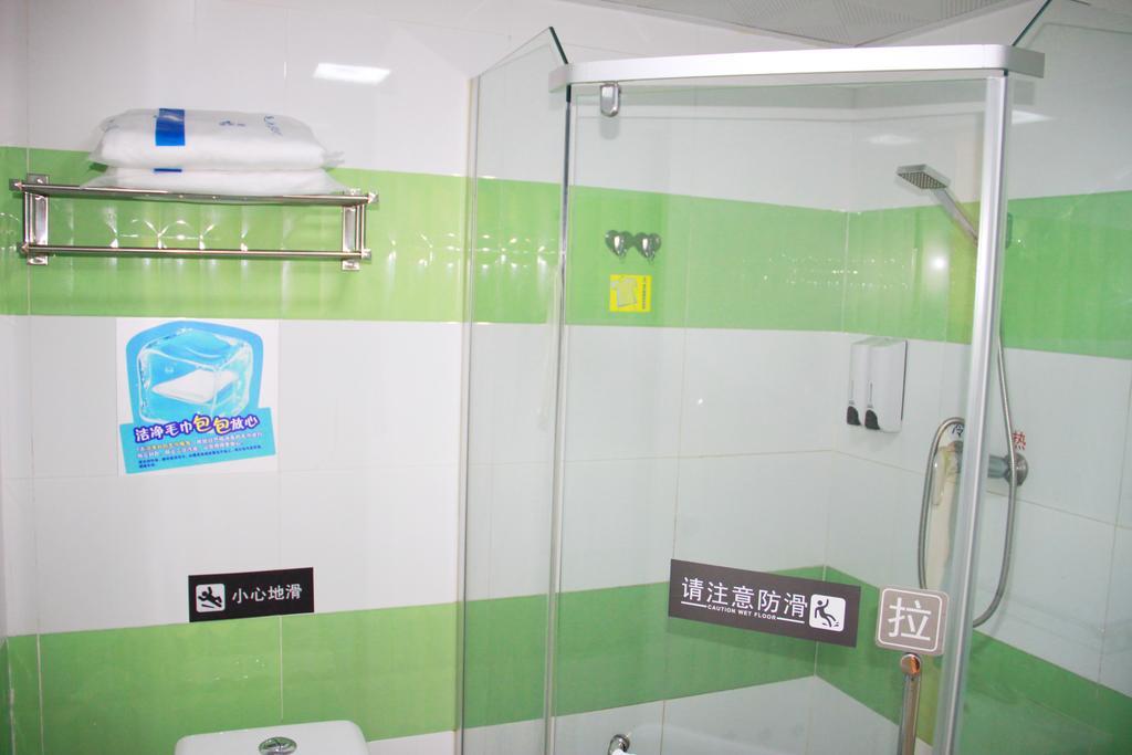 7Days Inn Guangzhou South Railway Station Nan Pu Metro Station Dış mekan fotoğraf